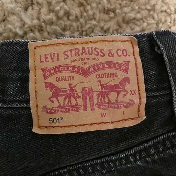 Levi’s 501 Jean shorts - Picture 3 of 6